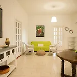 Maria Villa *
